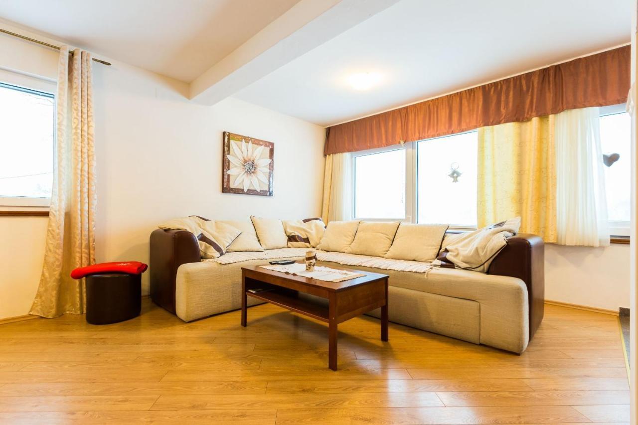 Nina Holiday Home With A Heated Pool Brusane ภายนอก รูปภาพ