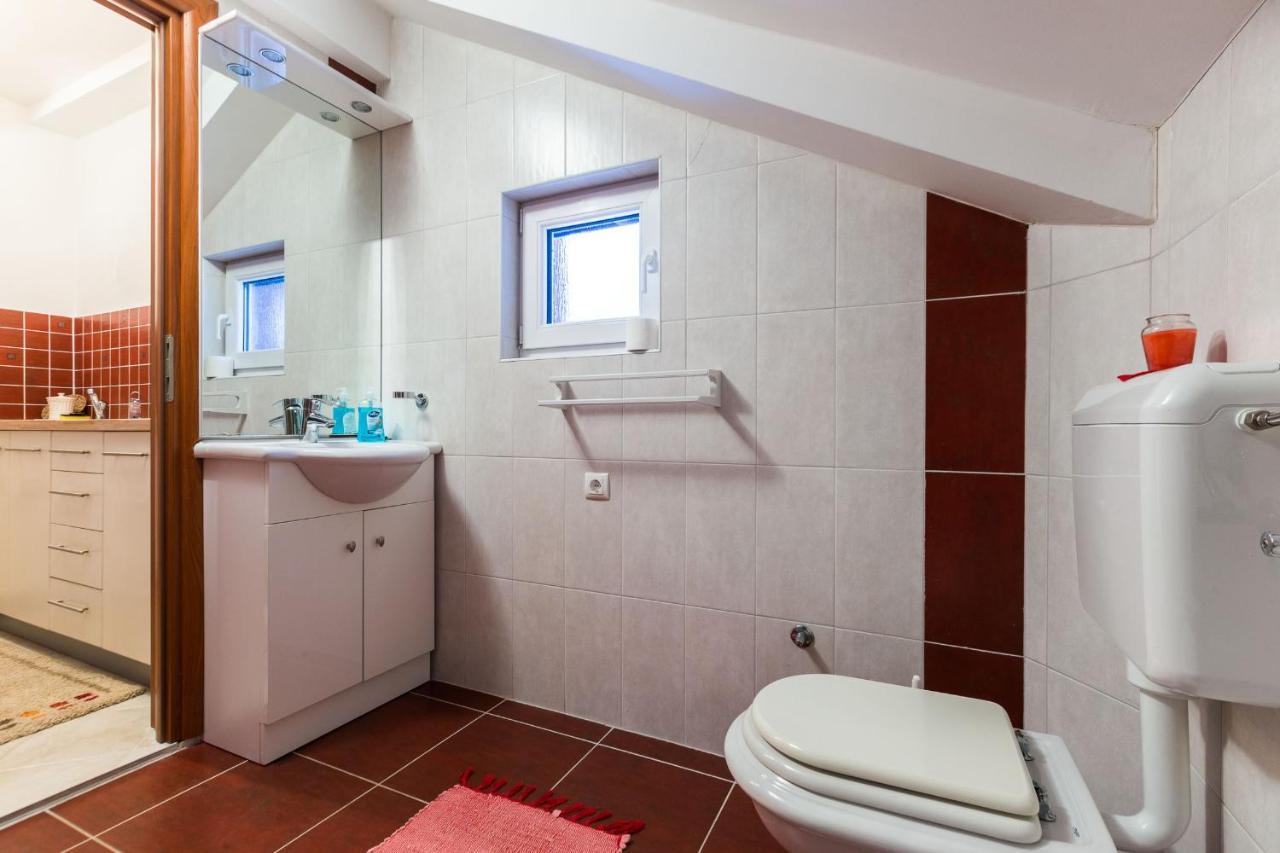 Nina Holiday Home With A Heated Pool Brusane ภายนอก รูปภาพ