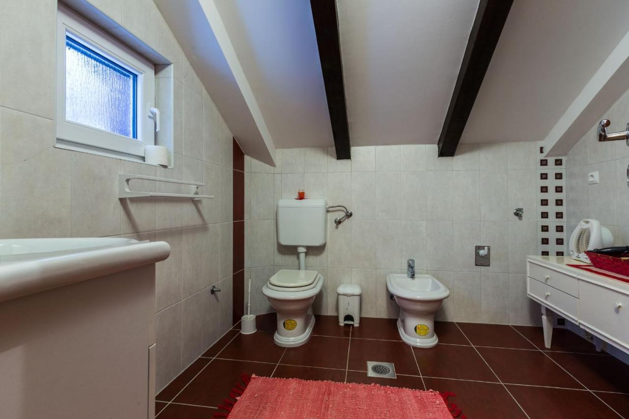 Nina Holiday Home With A Heated Pool Brusane ภายนอก รูปภาพ
