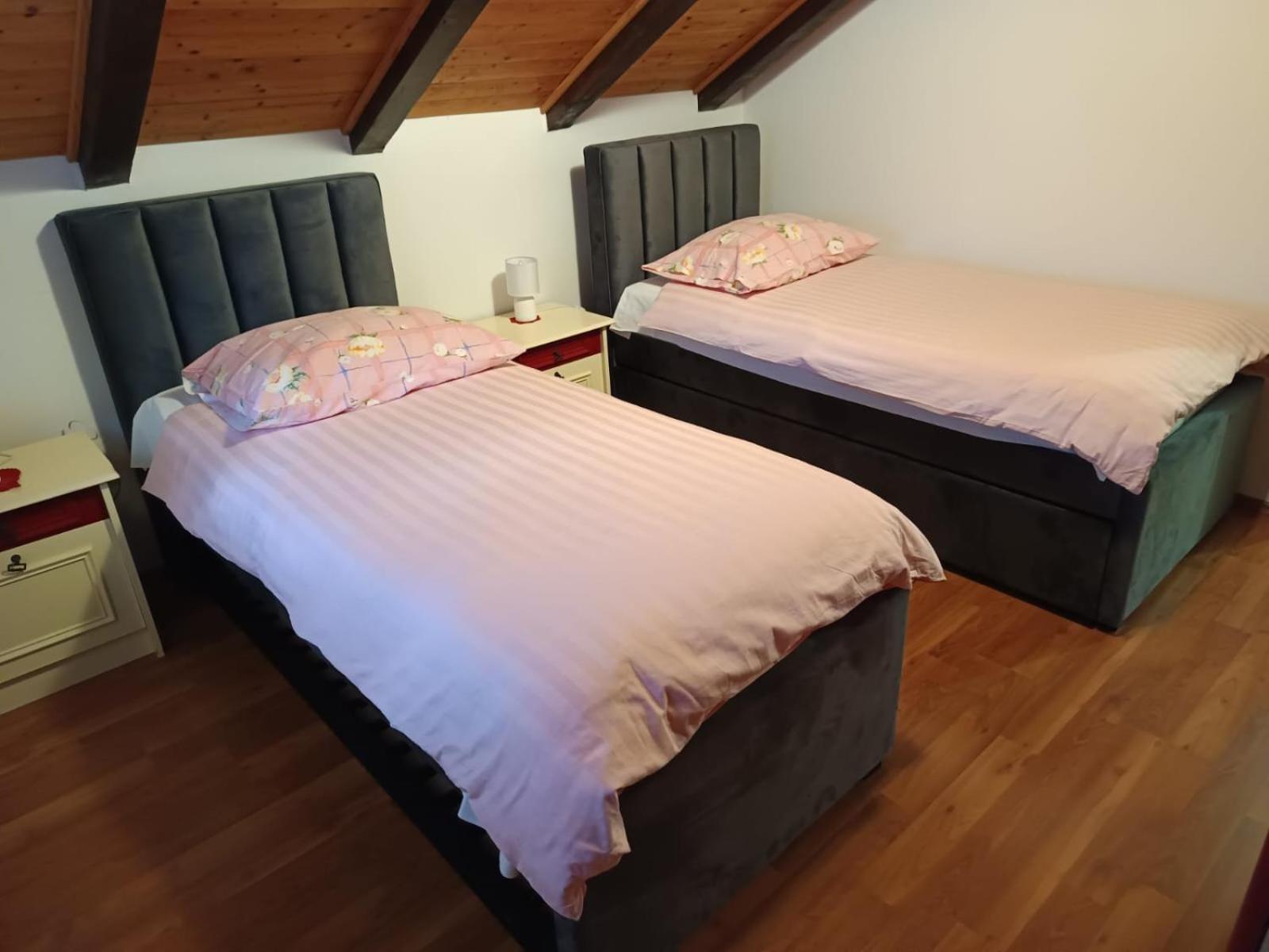 Nina Holiday Home With A Heated Pool Brusane ภายนอก รูปภาพ